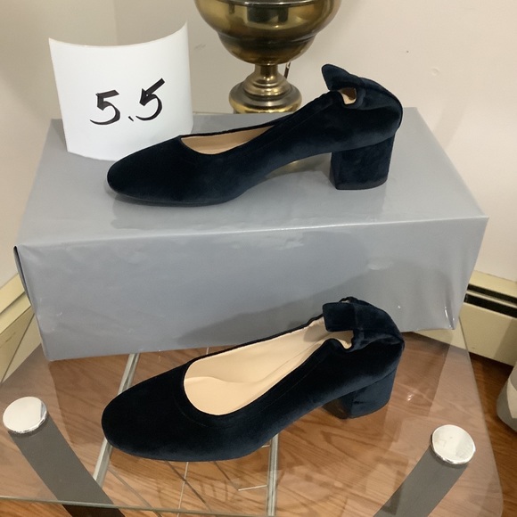 Everlane Velvet Day Heels - Picture 9 of 10